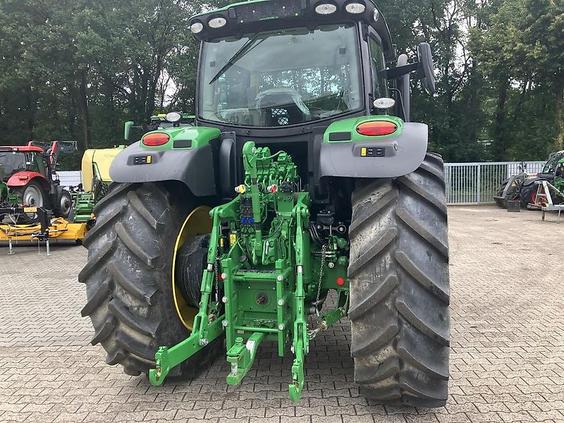 John Deere 6R 215