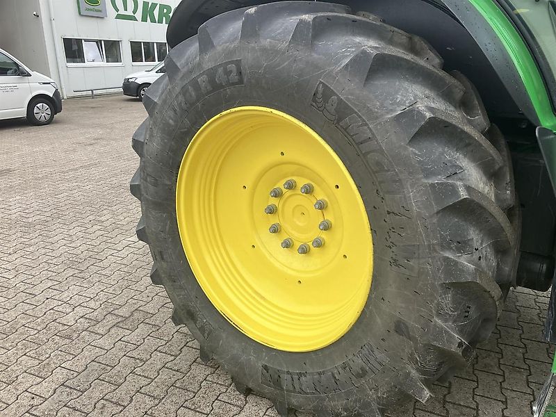 John Deere 6R 215