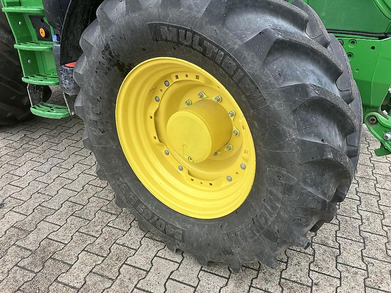 John Deere 6R 215