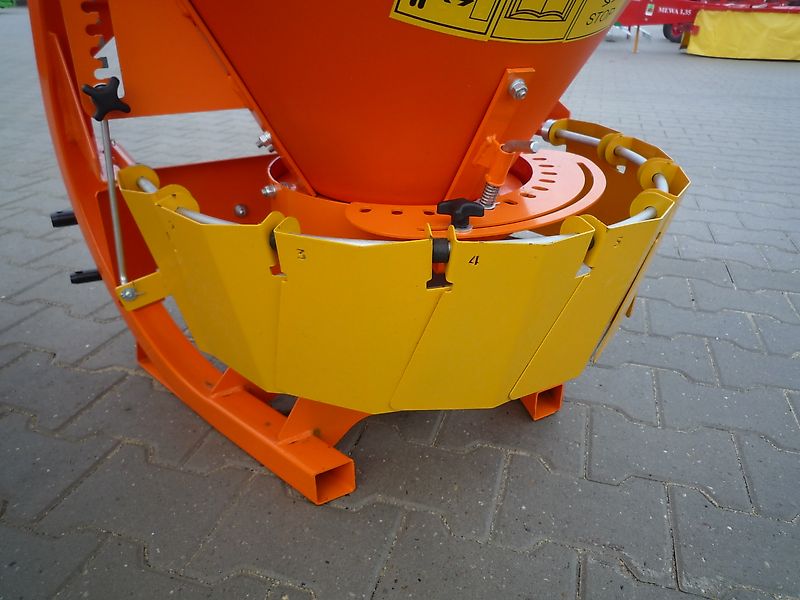 Pronar Sand-Salz-Streuer PS 250 mit Gelenkwellenantrieb überjährig