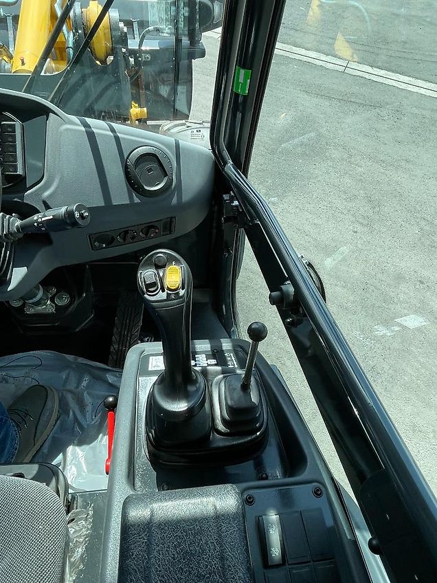 Komatsu WA 70M 6 Tonner mit nur 246 Stunden, inkl. 2 Werkzeugen