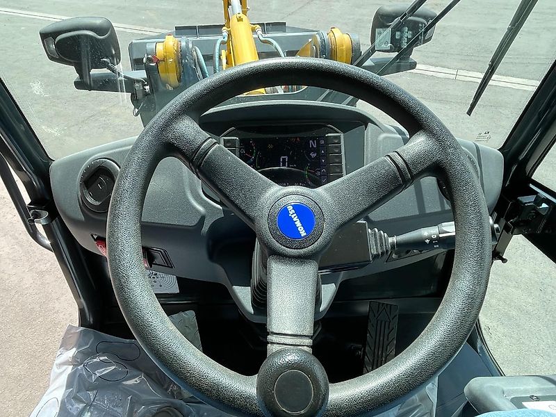 Komatsu WA 70M 6 Tonner mit nur 246 Stunden, inkl. 2 Werkzeugen