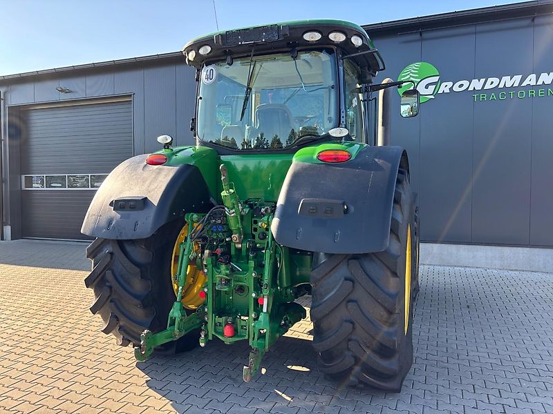 John Deere 7230R