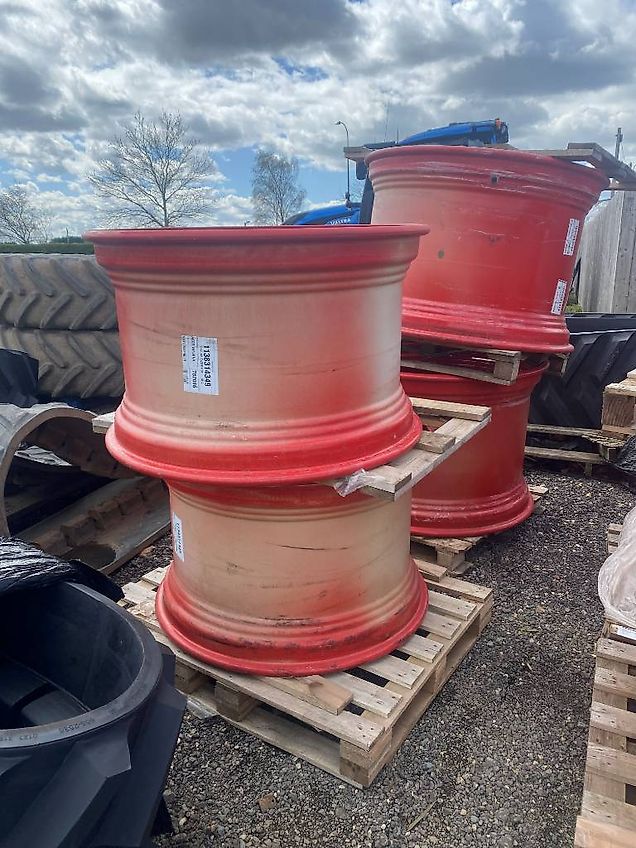 Fendt Pair of 18 x 34 Wheel Rims