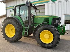 John Deere 6820