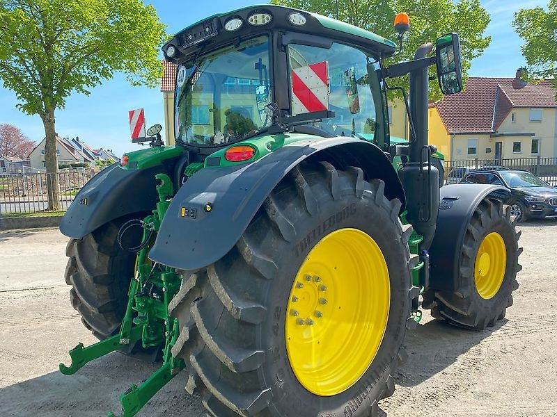 John Deere 6R215