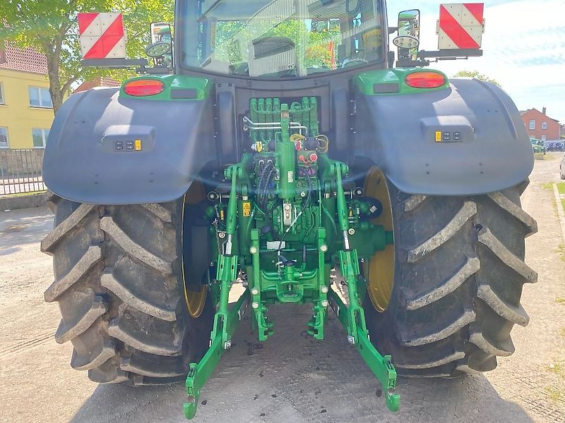 John Deere 6R215