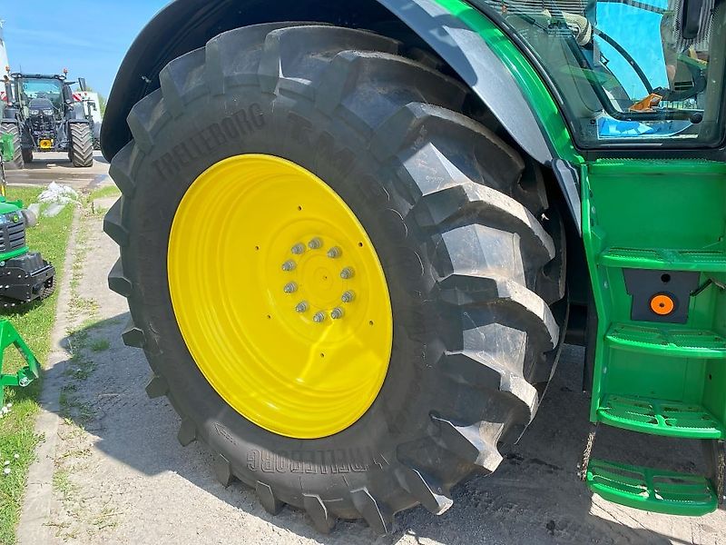 John Deere 6R215