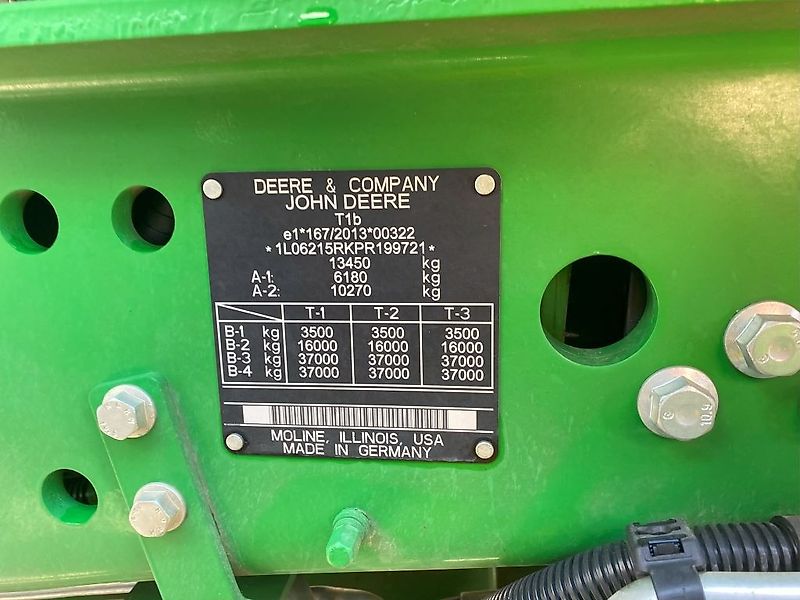 John Deere 6R215