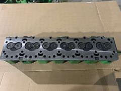 John Deere CYLINDER HEAD (used) - John Deere 7010, 7020, 8020