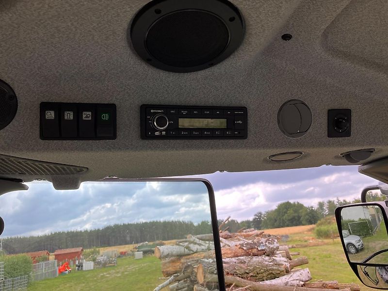 Deutz-Fahr 6135 C TTV mit Stoll Frontlader