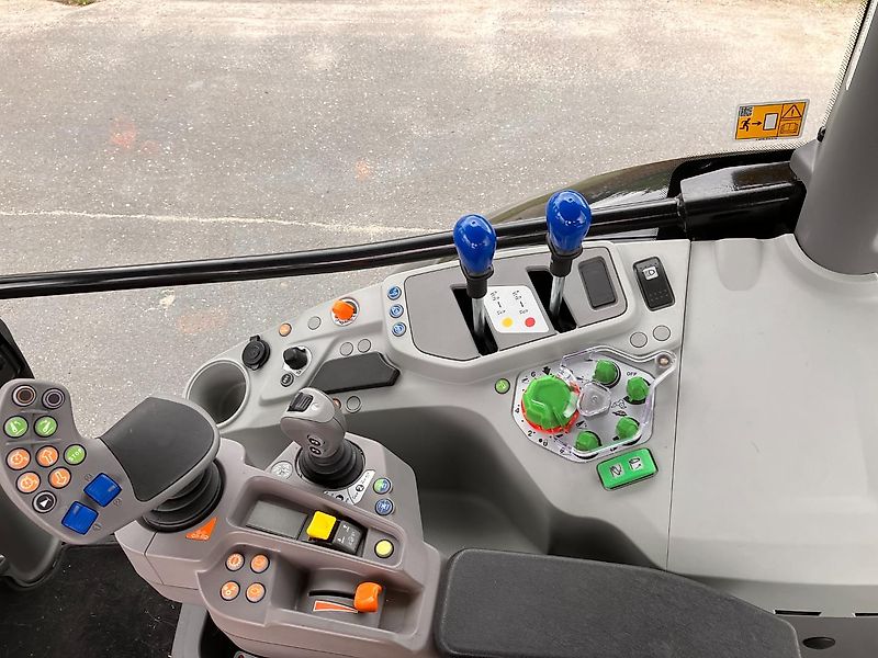 Deutz-Fahr 6135 C TTV mit Stoll Frontlader