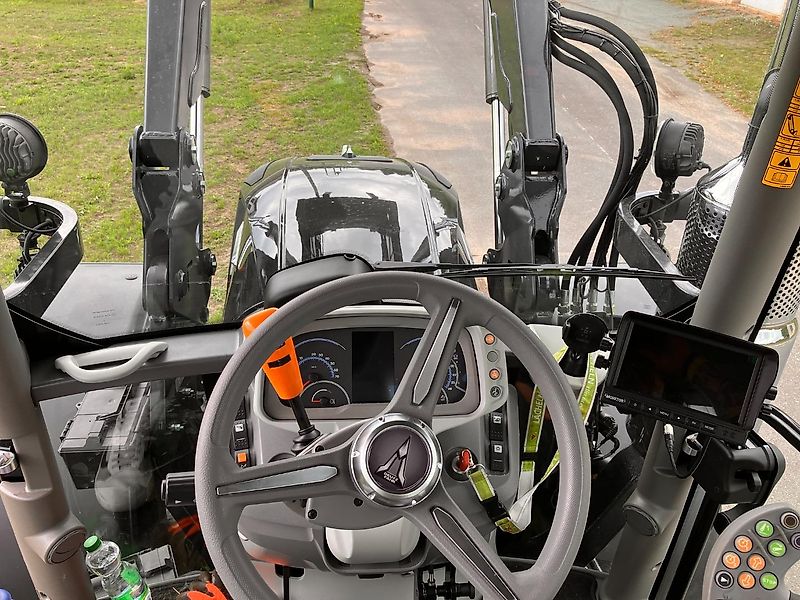 Deutz-Fahr 6135 C TTV mit Stoll Frontlader