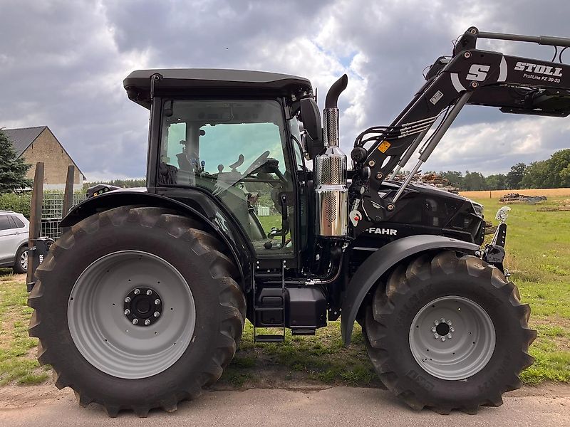 Deutz-Fahr 6135 C TTV mit Stoll Frontlader