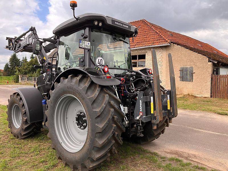 Deutz-Fahr 6135 C TTV mit Stoll Frontlader