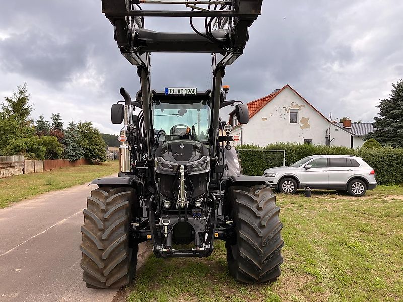 Deutz-Fahr 6135 C TTV mit Stoll Frontlader