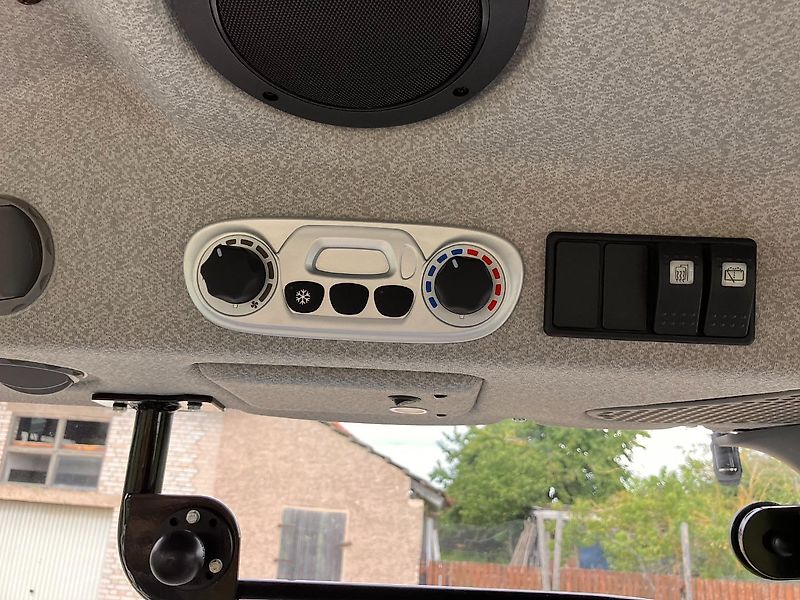 Deutz-Fahr 6135 C TTV mit Stoll Frontlader