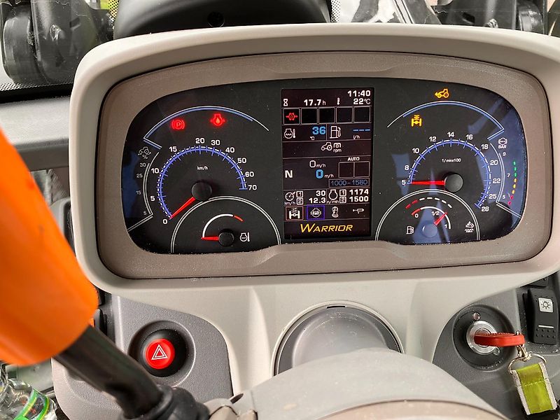 Deutz-Fahr 6135 C TTV mit Stoll Frontlader