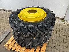 John Deere 2 Stück 320/70R24 CEAT