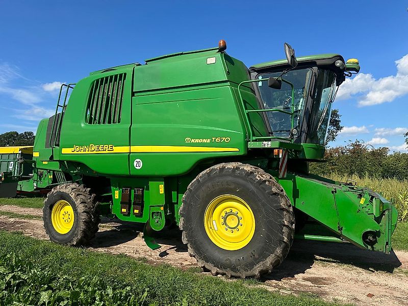 John Deere T670