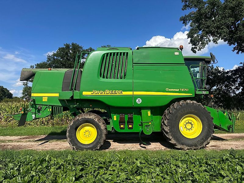 John Deere T670