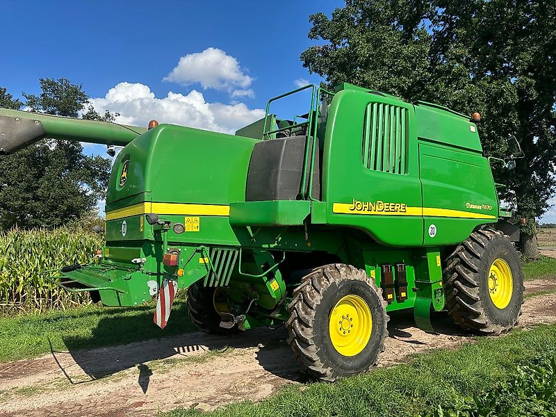 John Deere T670