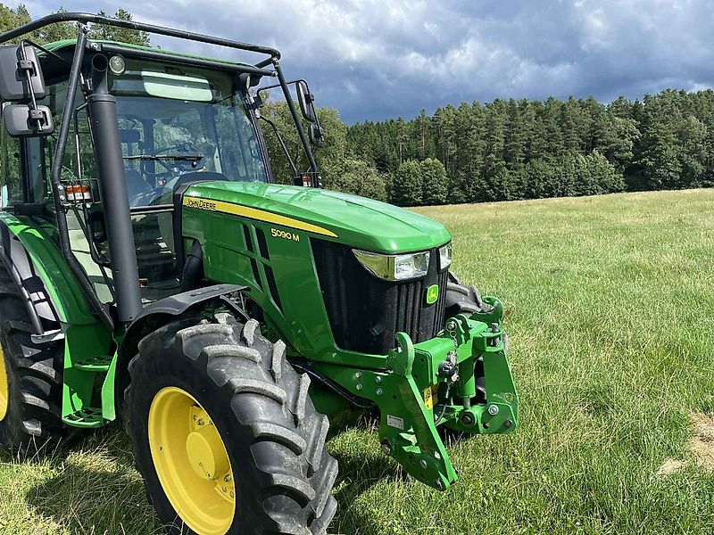 John Deere 5090 M