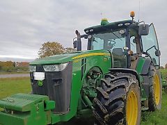 John Deere 8335R