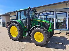 John Deere 6090M