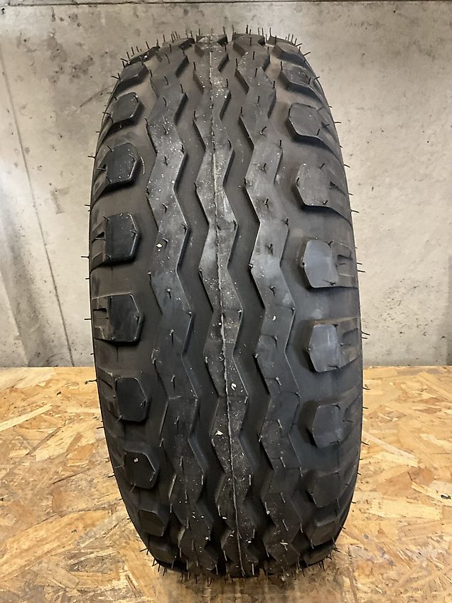 BKT Implement AW909 10.0/75-15.3 18PR