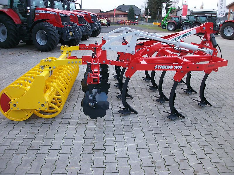 Pöttinger Synkro 3030 mit Tandem U-Profilwalze