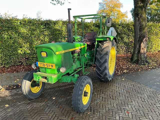 John Deere 2120