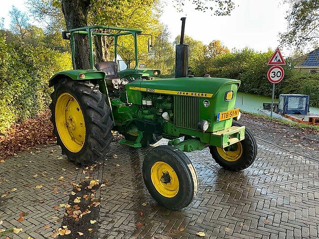 John Deere 2120