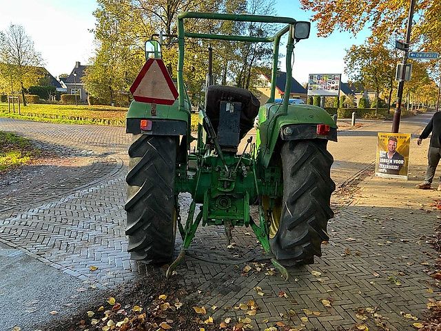 John Deere 2120