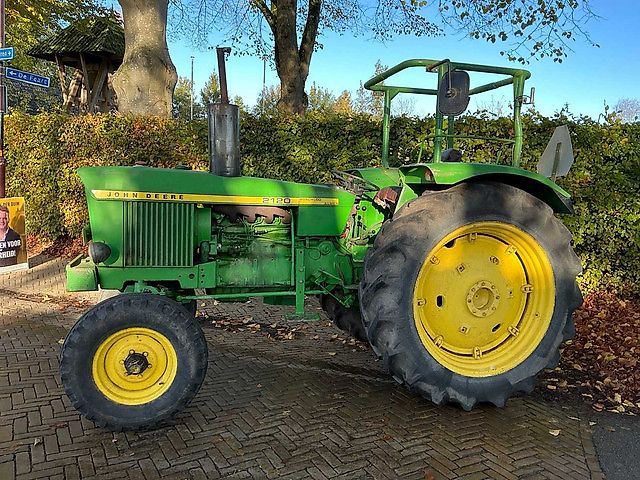 John Deere 2120