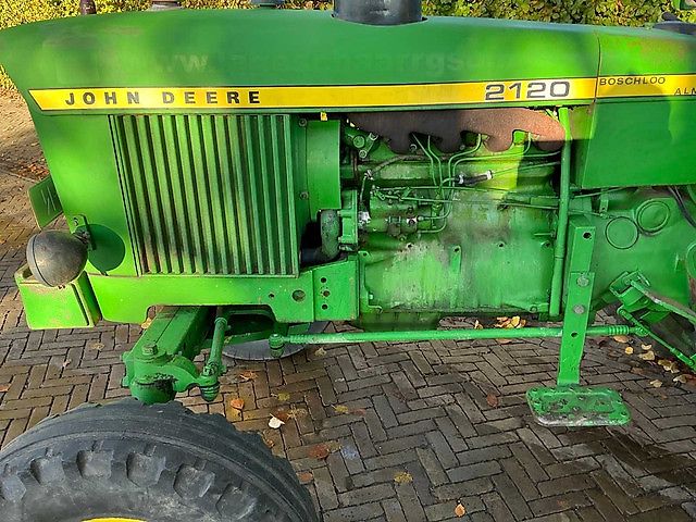 John Deere 2120