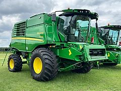John Deere T670