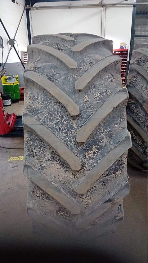 Michelin 650/75R38 Michelin Machxbib +/-26MM Gebruikt met hielschade vulkanisatie