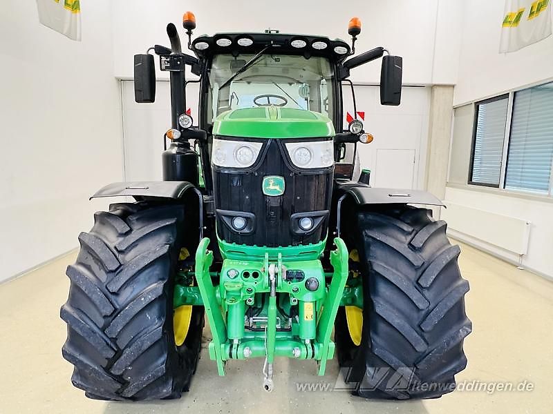 John Deere 6215R
