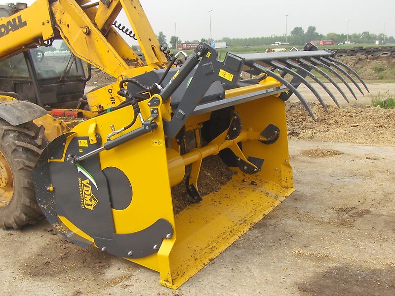 VDMJ Futtermisch- und Verteilschaufel DTMG 2600