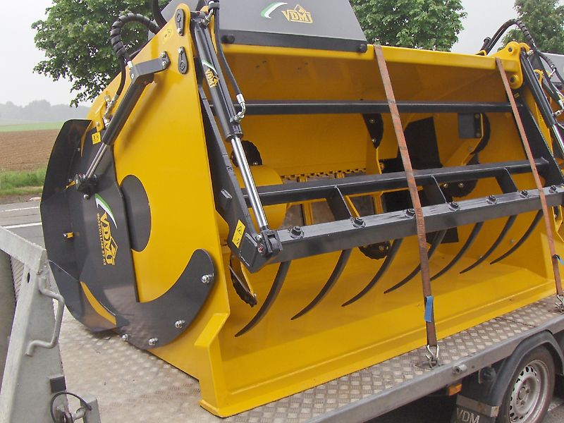 VDMJ Futtermisch- und Verteilschaufel DTMG 2600