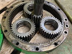 John Deere REAR AXLE PLANETARY GEAR (used) - John Deere 6M,7000,7010,7020,7030