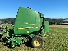 John Deere 854