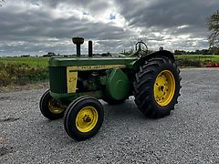 John Deere 820