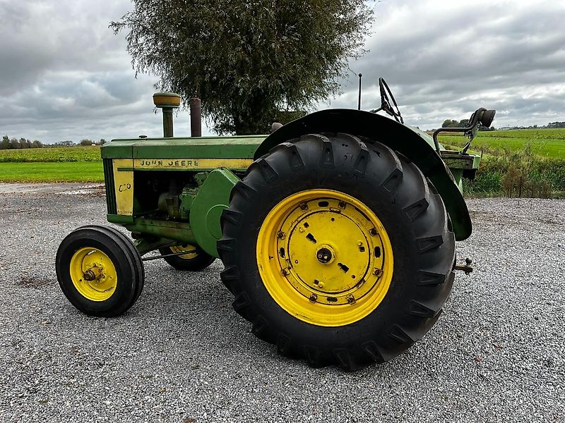 John Deere 820