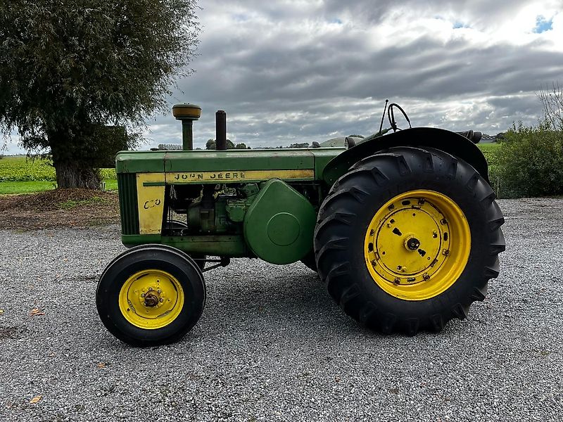 John Deere 820