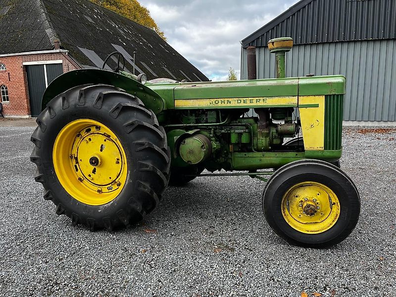 John Deere 820