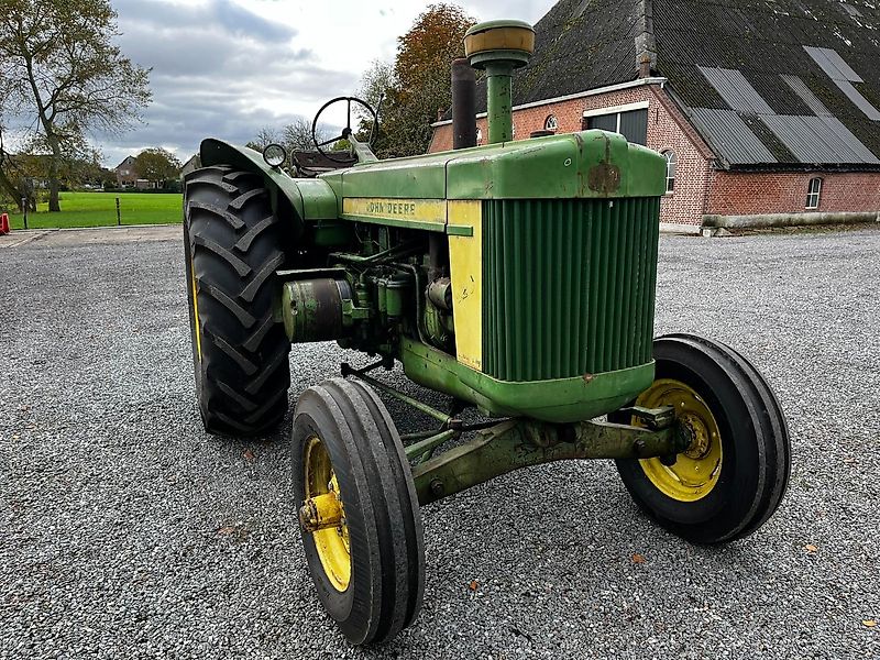 John Deere 820