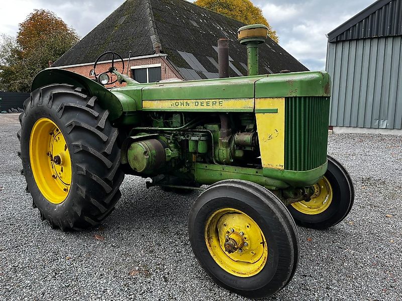 John Deere 820