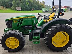 John Deere 5058E
